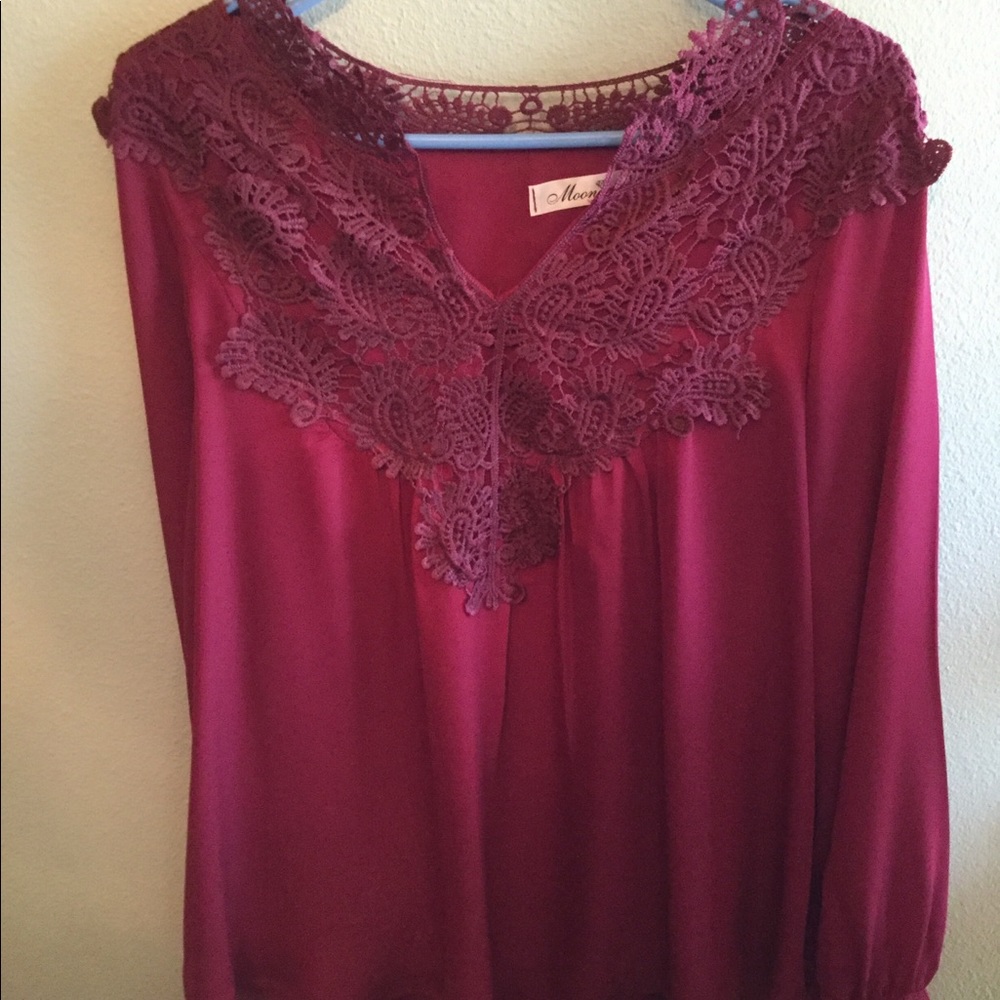 Embroidered burgundy top like new